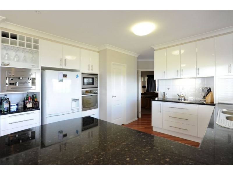 4 West View Court, Glencoe QLD 4352