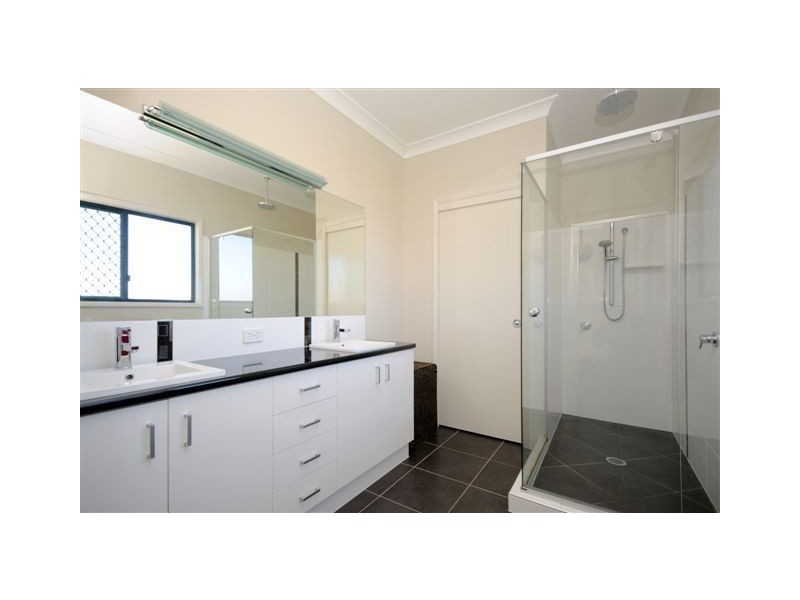 9 Kingston Road, Hodgson Vale QLD 4352