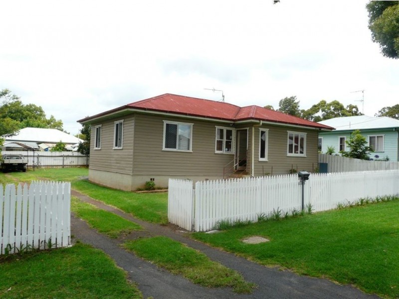 18 Gladstone Street, Newtown QLD 4350