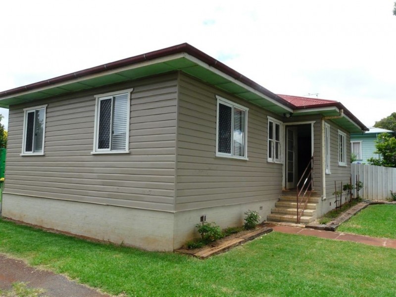 18 Gladstone Street, Newtown QLD 4350
