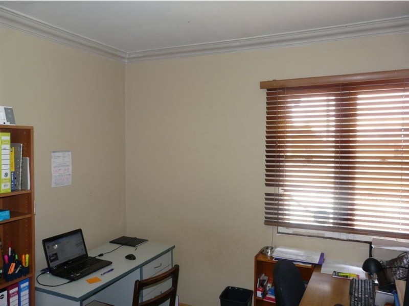 18 Gladstone Street, Newtown QLD 4350
