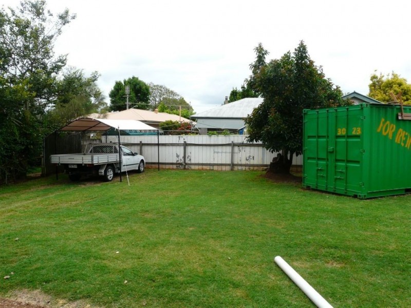 18 Gladstone Street, Newtown QLD 4350