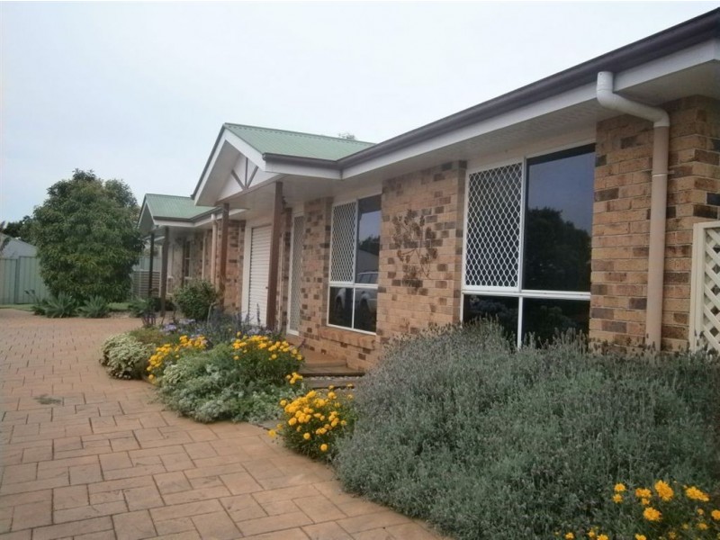 2/7 Quinlan Court, Darling Heights QLD 4350