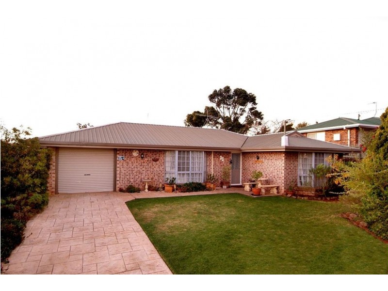 33 Redwood Street, Newtown QLD 4350