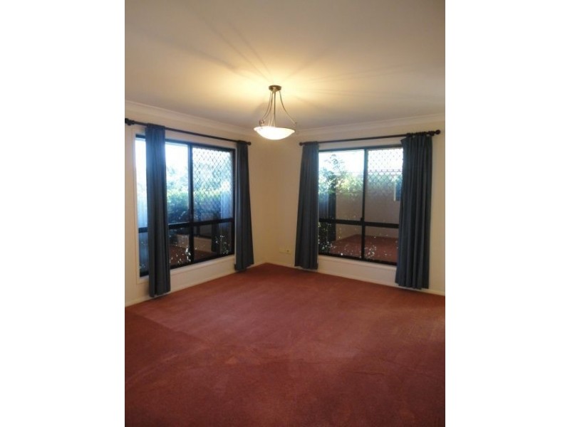 10 Maggie Court, Middle Ridge QLD 4350