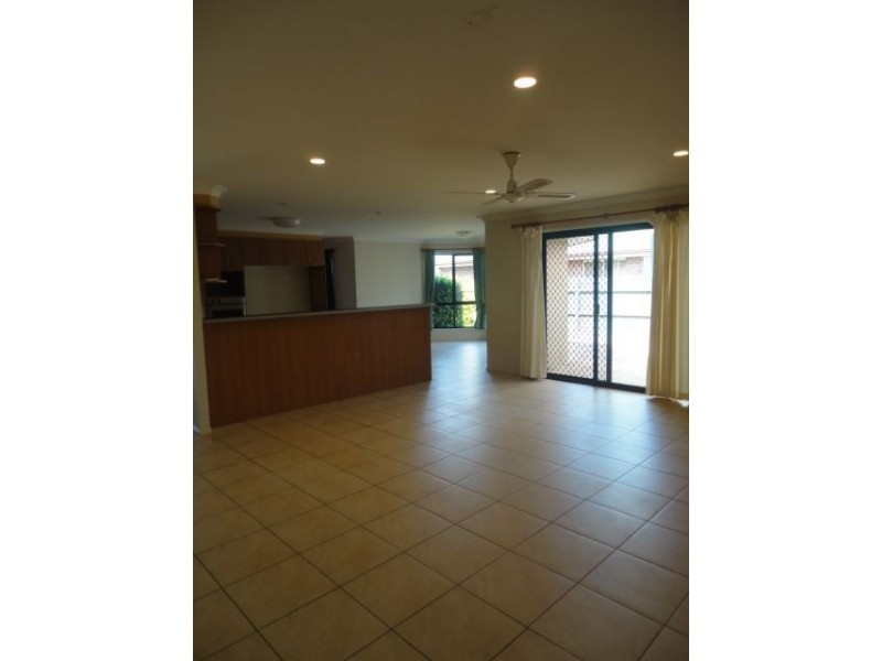 10 Maggie Court, Middle Ridge QLD 4350