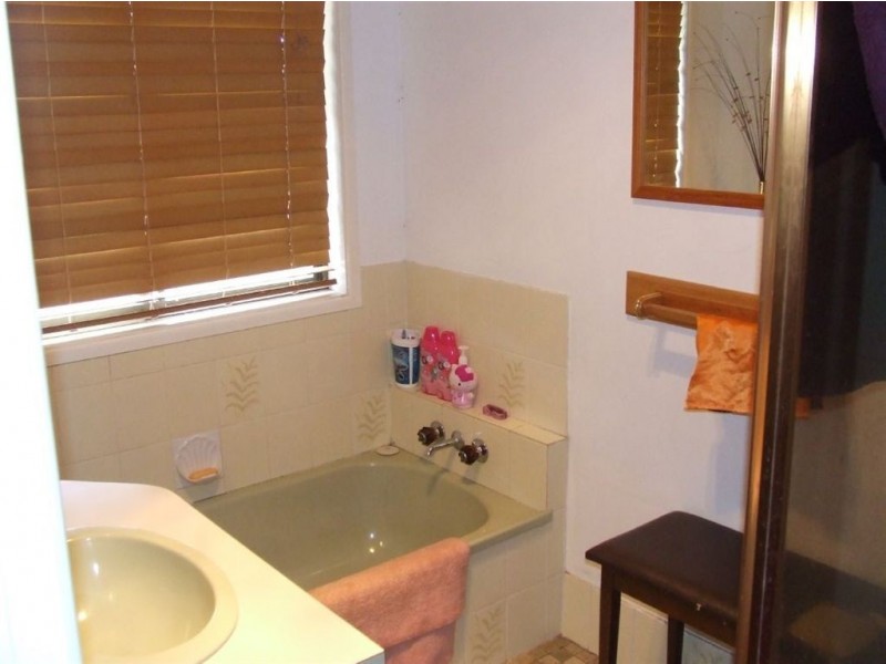 26 Main Street, Meringandan QLD 4352