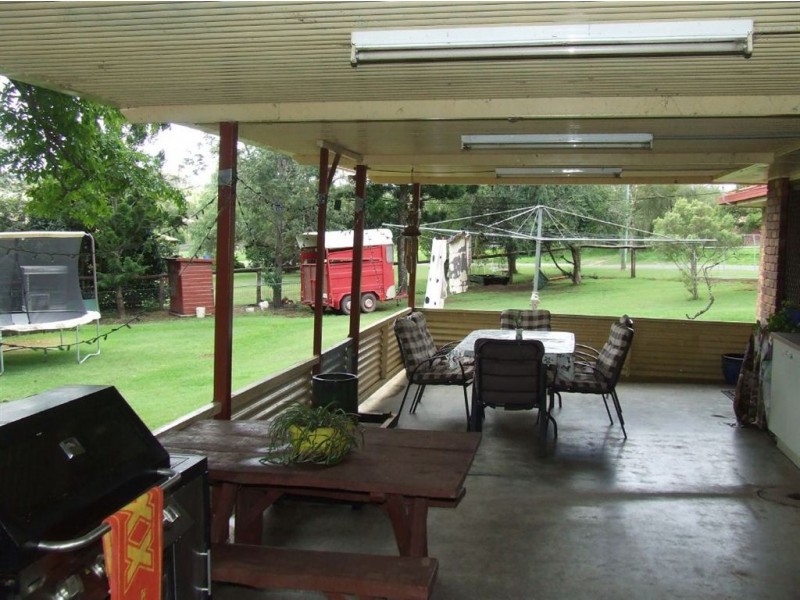 26 Main Street, Meringandan QLD 4352