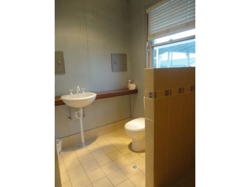 13328 New England Hwy, Cambooya QLD 4358