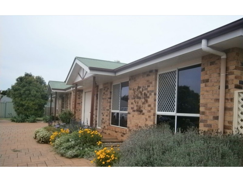 2/7 Quinlan Court, Darling Heights QLD 4350