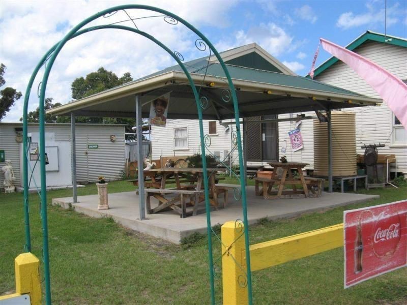 Oman Ama Road House, Oman Ama QLD 4352