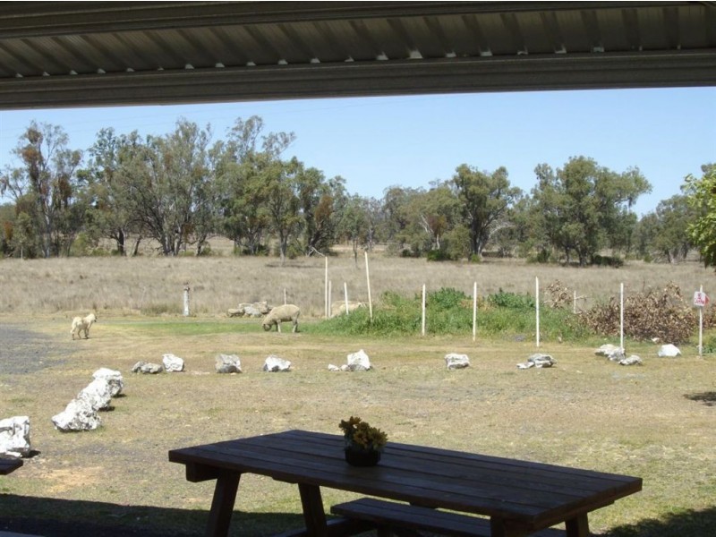 Oman Ama Road House, Oman Ama QLD 4352