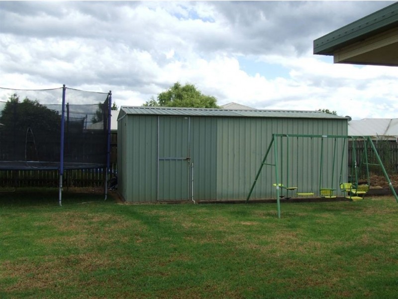 6 Malt Court, Kearneys Spring QLD 4350