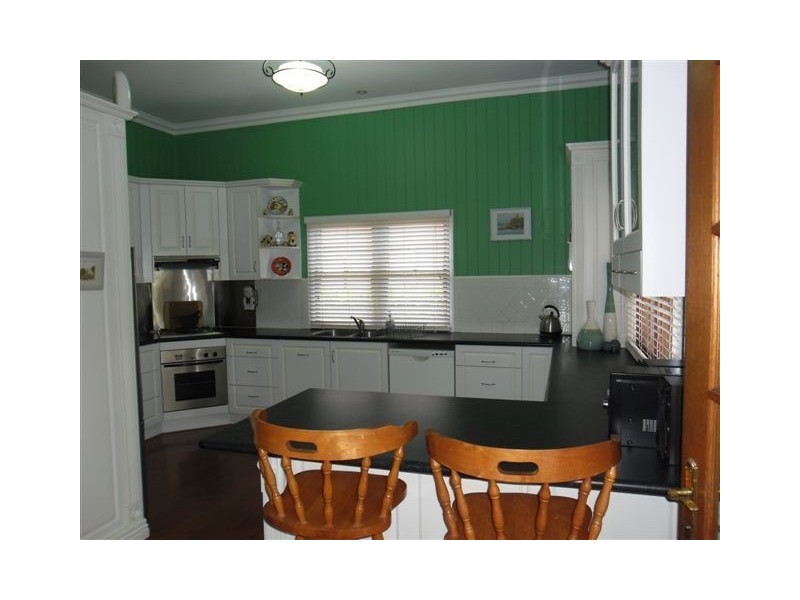 194 Campbell Street, Newtown QLD 4350