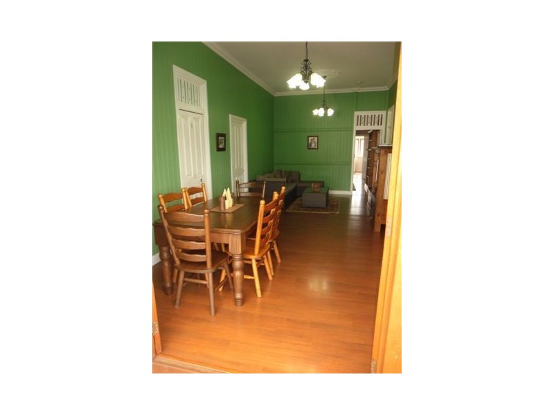 194 Campbell Street, Newtown QLD 4350