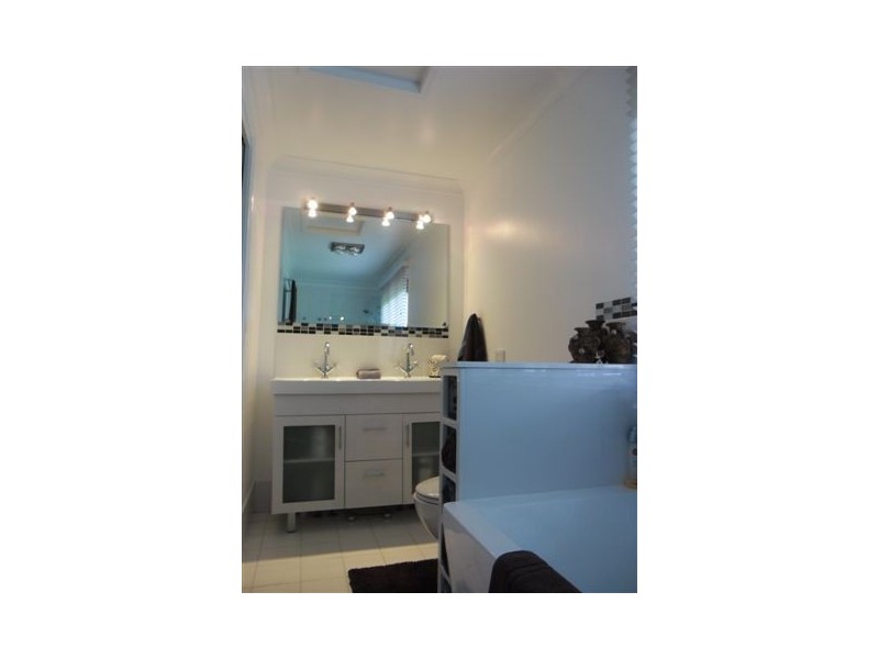 194 Campbell Street, Newtown QLD 4350