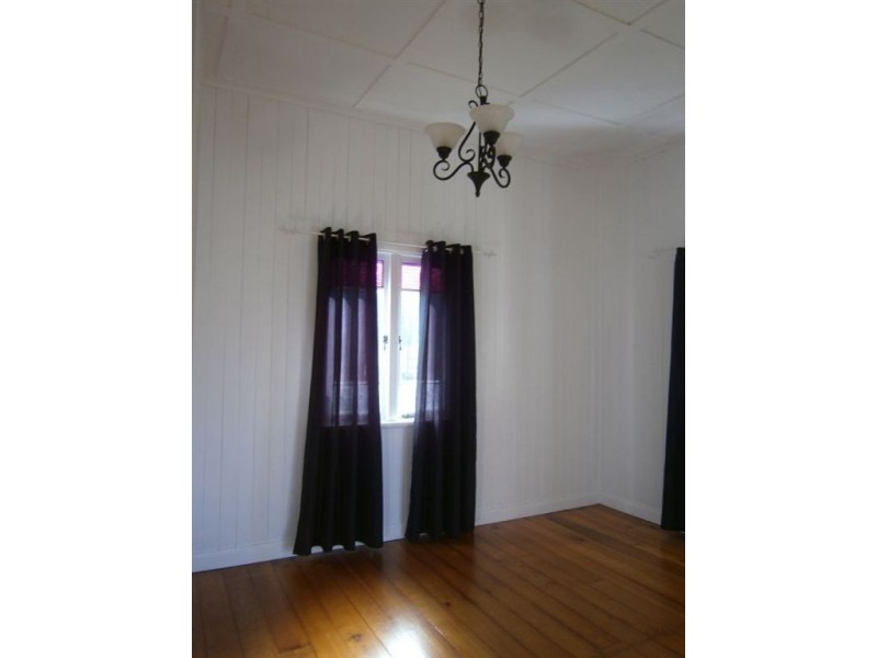 194 Campbell Street, Newtown QLD 4350