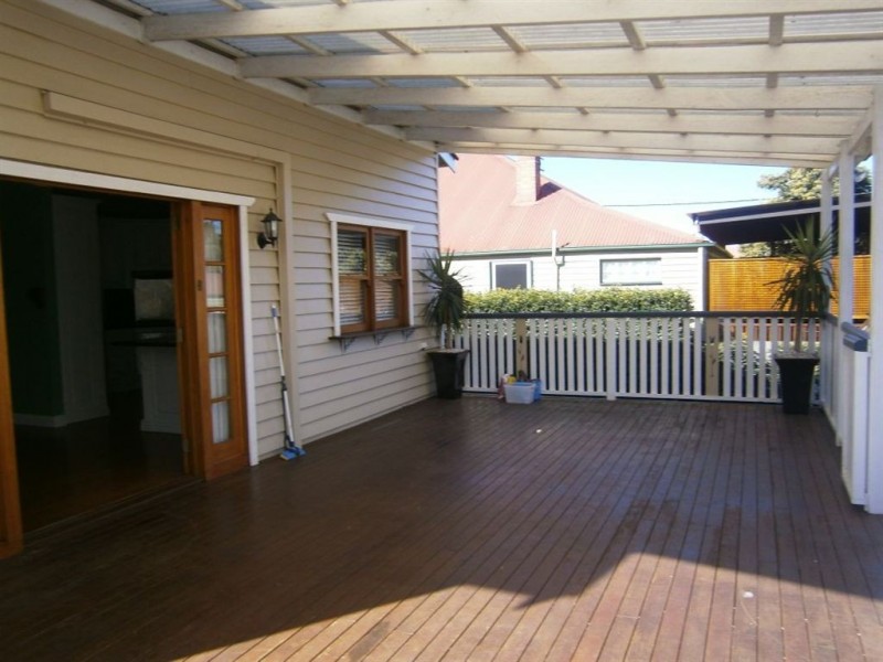 194 Campbell Street, Newtown QLD 4350