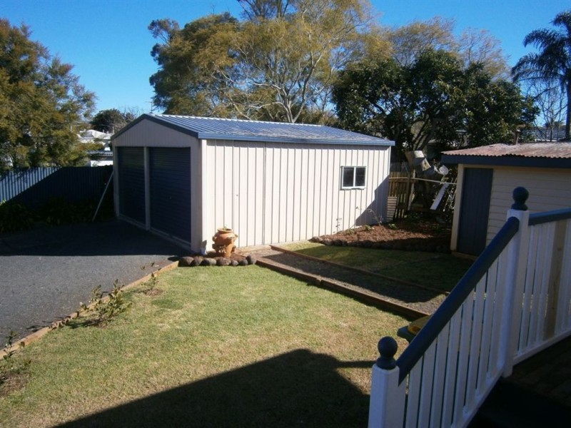 194 Campbell Street, Newtown QLD 4350