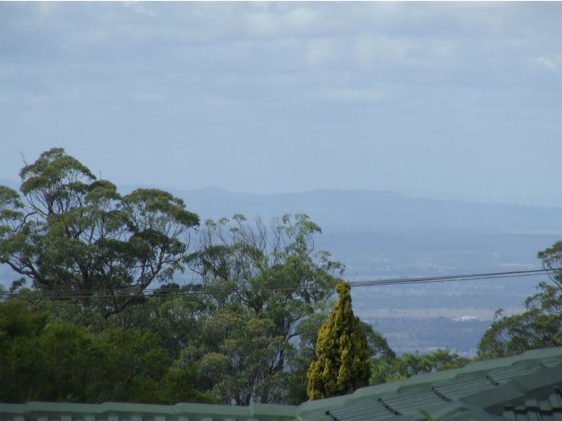 7 Bingara Street, Mount Lofty QLD 4350
