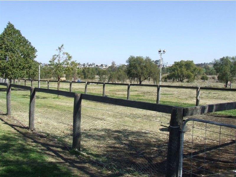 9 Troys Road, Charlton QLD 4350