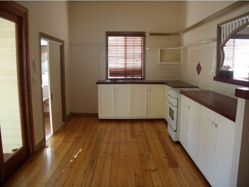 196 South Street, Centenary Heights QLD 4350