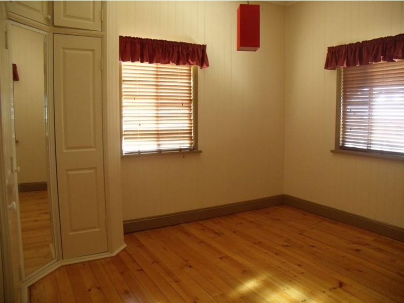 196 South Street, Centenary Heights QLD 4350