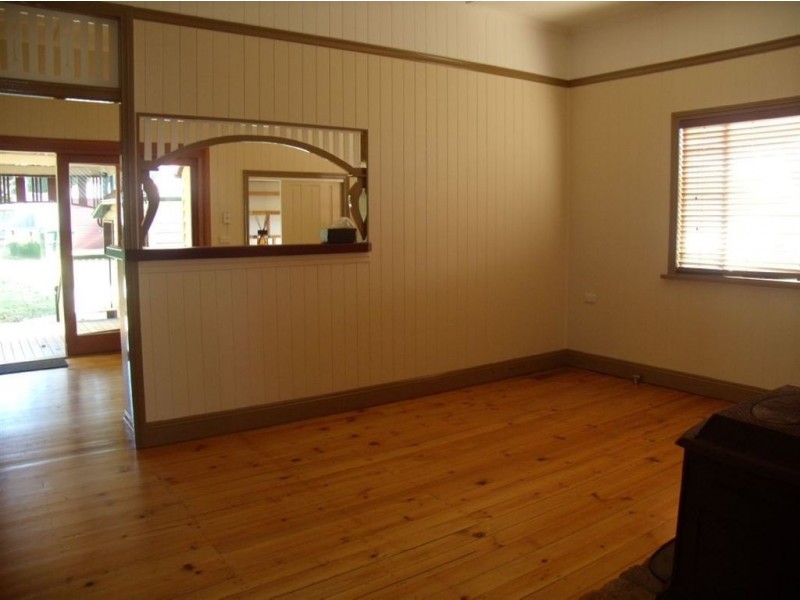 196 South Street, Centenary Heights QLD 4350