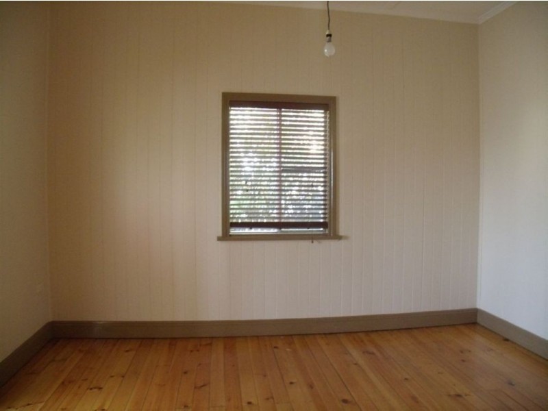 196 South Street, Centenary Heights QLD 4350