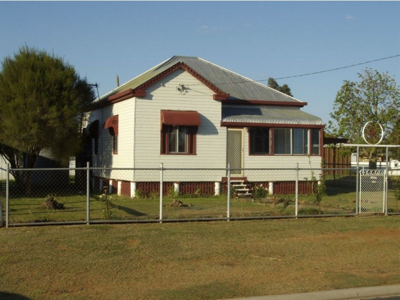 32 Davidson Street, Oakey QLD 4401