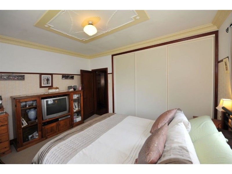 228B Campbell Street, Newtown QLD 4350