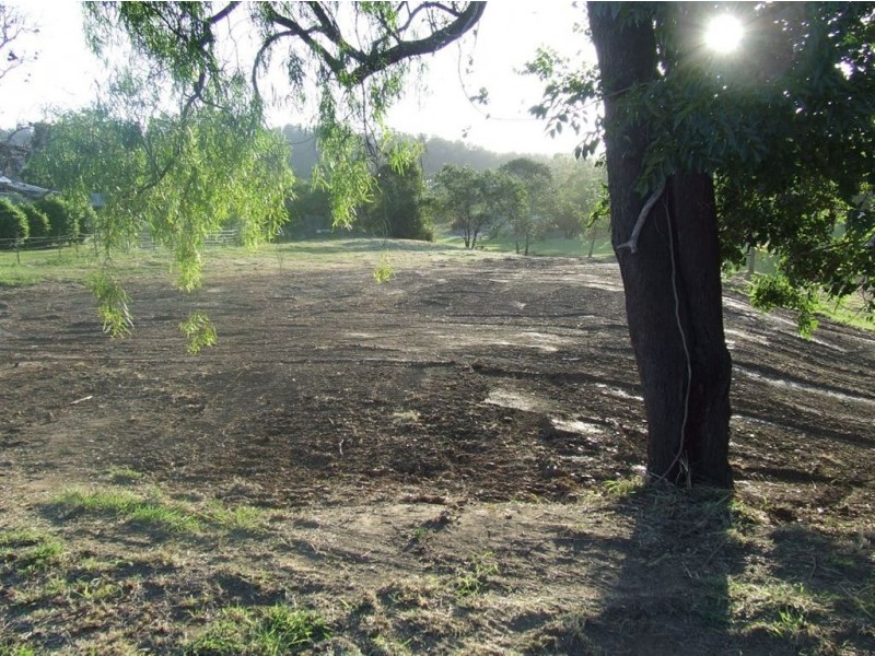 9 Biggs Road, Withcott QLD 4352