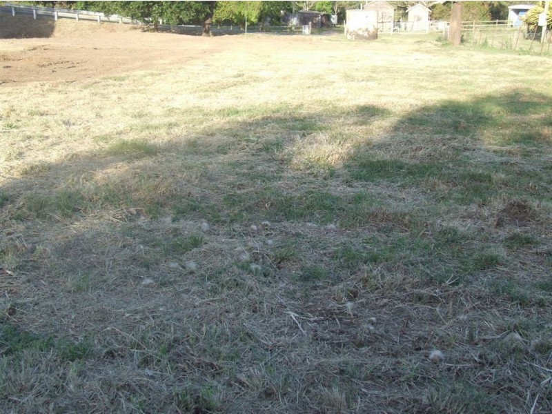 9 Biggs Road, Withcott QLD 4352