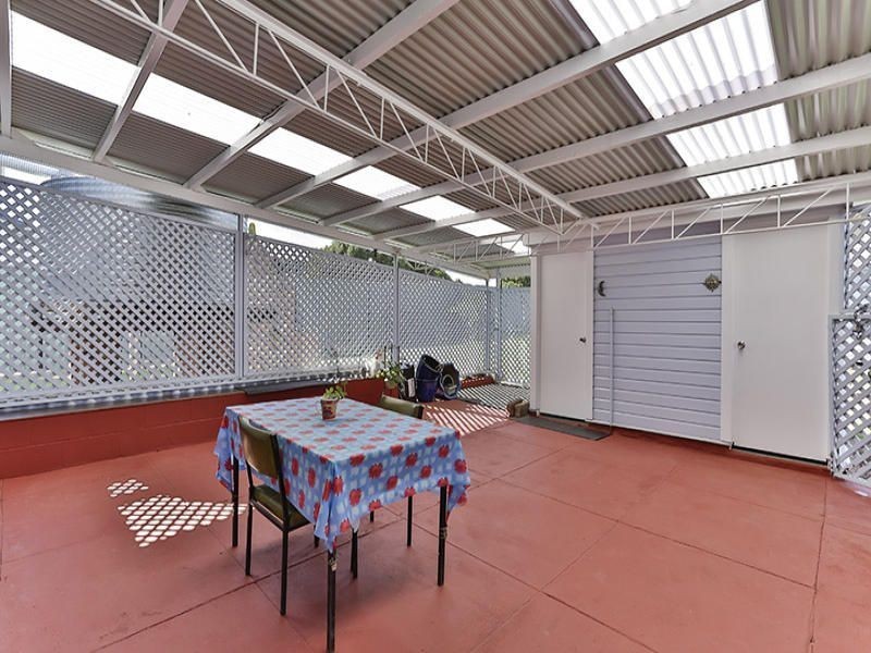 31 Welcombe Avenue, Rockville QLD 4350