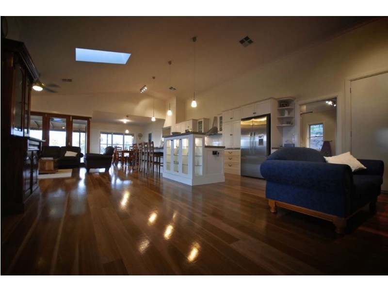 1a Linora Drive, Gowrie Mountain QLD 4350
