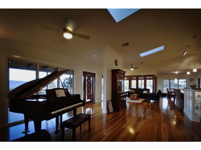 1a Linora Drive, Gowrie Mountain QLD 4350
