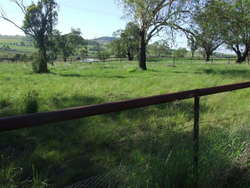 14324 New England Highway, Greenmount East QLD 4359