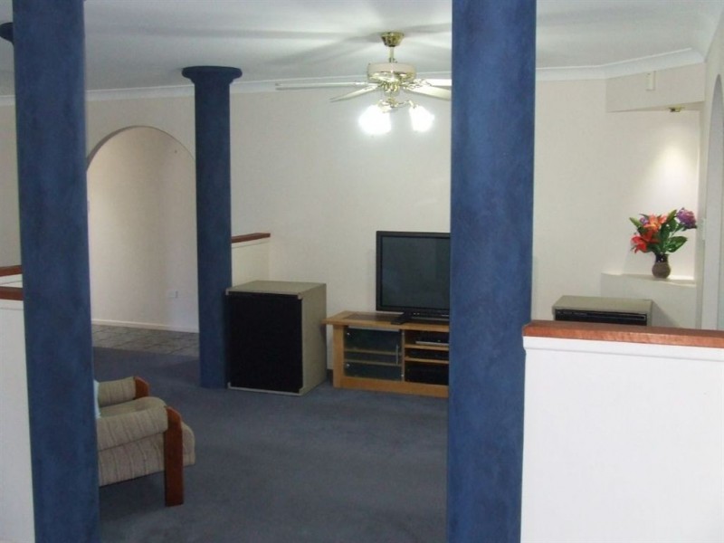 25 Prime Minister Drive, Middle Ridge QLD 4350