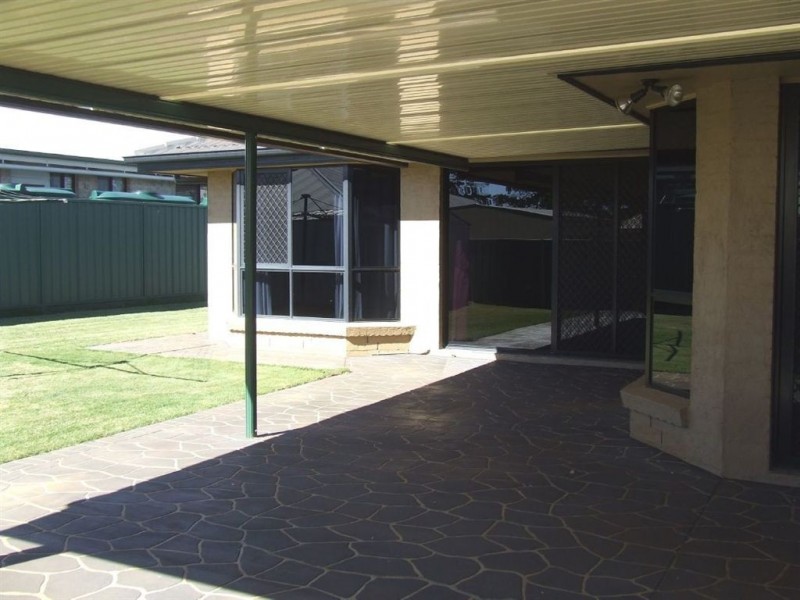 25 Prime Minister Drive, Middle Ridge QLD 4350