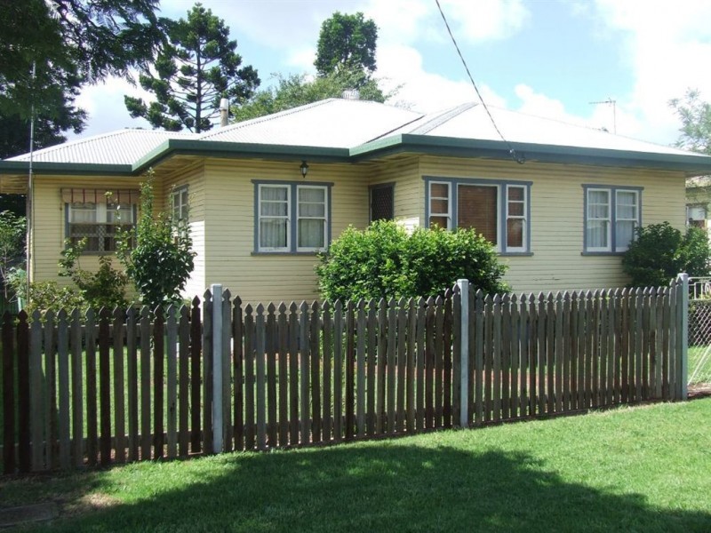 32 Fourth Avenue, Harristown QLD 4350