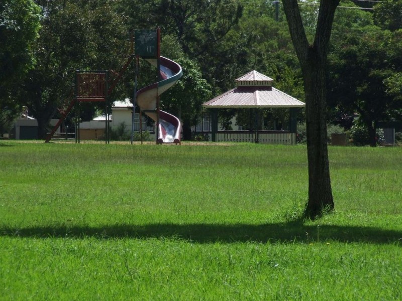 32 Fourth Avenue, Harristown QLD 4350