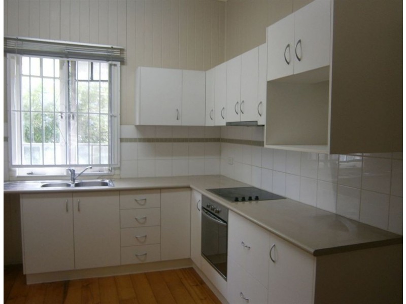 32 Dunne Street, Harristown QLD 4350