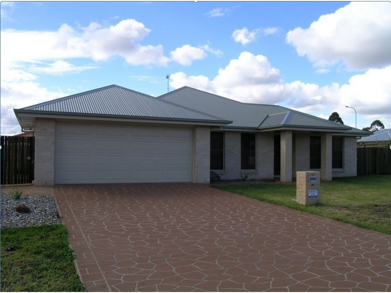 27 Hinchcliffe Drive, Kearneys Spring QLD 4350