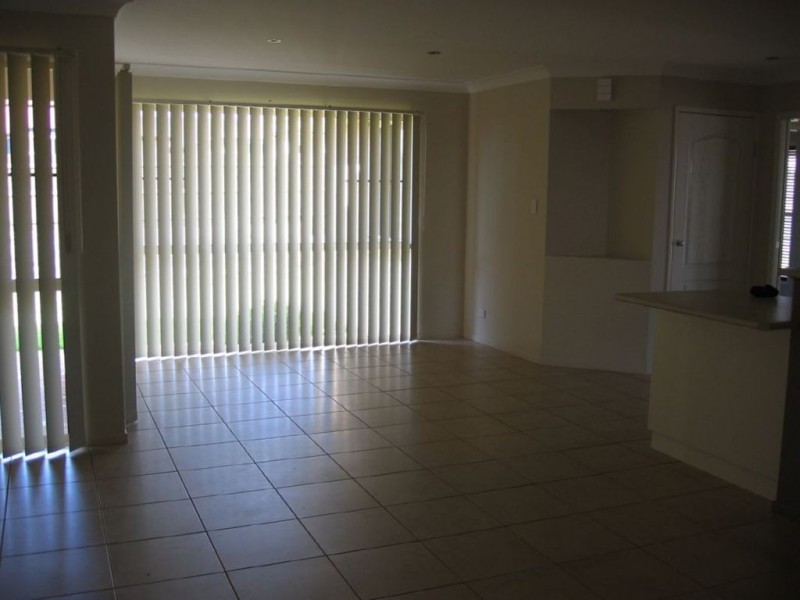 27 Hinchcliffe Drive, Kearneys Spring QLD 4350