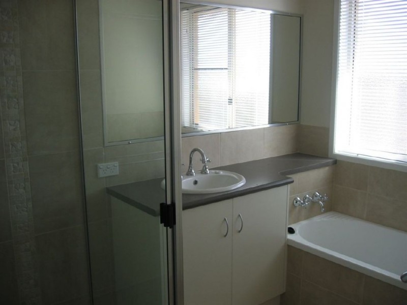 27 Hinchcliffe Drive, Kearneys Spring QLD 4350