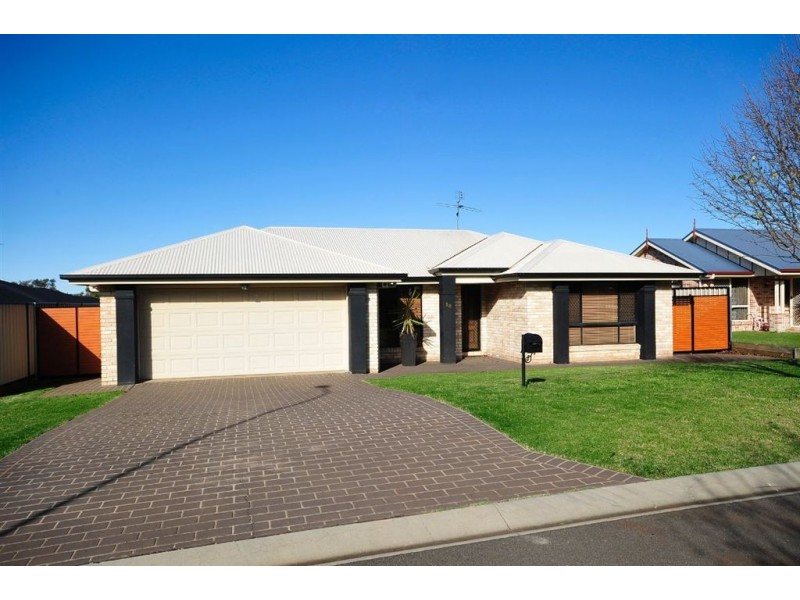 18 Patron Crescent, Glenvale QLD 4350