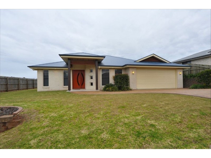 94a Hogg Street, Wilsonton QLD 4350