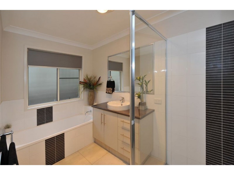 94a Hogg Street, Wilsonton QLD 4350
