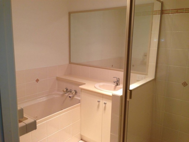 2/16 Kauri Street, Kearneys Spring QLD 4350