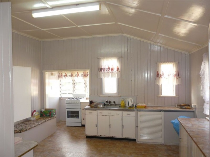 37 Wallace Street, Newtown QLD 4350